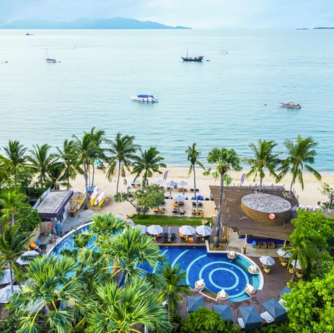 Beach nearby, sun loungers, beach umbrellas, beach towels