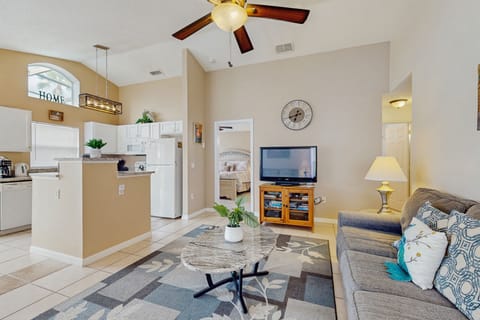 House, Multiple Beds, Pool Access, Pool View (The Fairway Retreat) | Living area