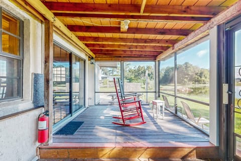 House, Multiple Beds, Kitchen (Lakefront Living) | Interior