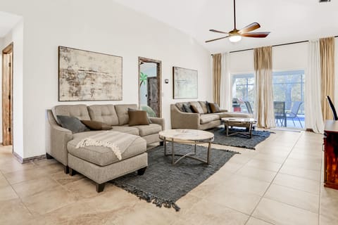 House, Multiple Beds, Pool Access, Pool View (Warm Welcomes on Woodcrest) | Living area