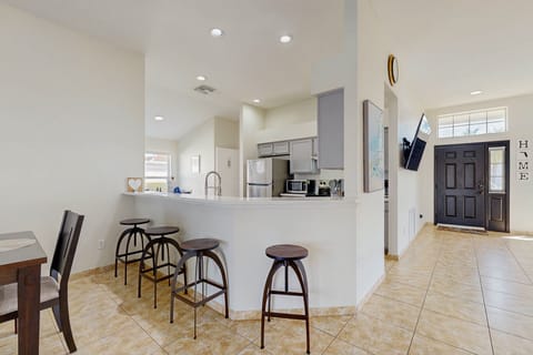 House, Multiple Beds, Pool Access, Pool View (Sunshine Villa at Brittany Lane) | Private kitchen