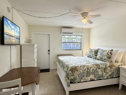 Venice Villas Studio – 2026 Remodel Poolside (6684)