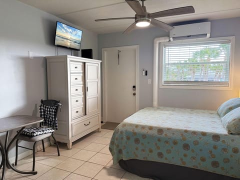 Venice Villas Studio – Upper Level Poolside #74 (6786)