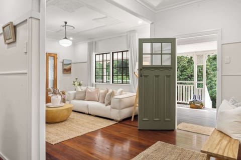 Peaceful cottage surrounded by greenery in the Maleny hinterland
