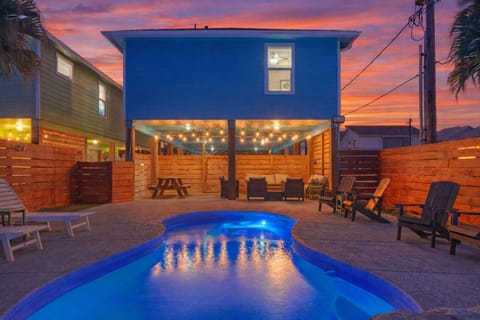Private pool, shaded lounge, and string-lit evenings create the perfect setup for laid-back Port Aransas nights.