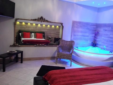 Deluxe Suite, Garden View | Spa