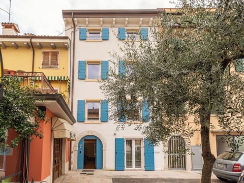 Blue, Wall, Neighbourhood, Facade, Apartment, Residential Area, Door, Home, Balcony, Paint