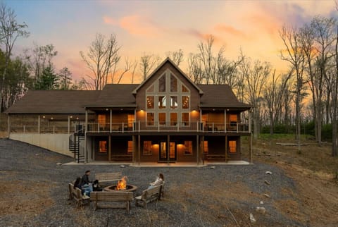 Cozy cabin escape with fire pit vibes & sunset views