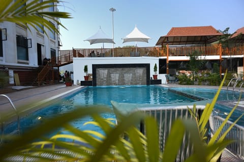 Deluxe Double Room, Garden View | Pool | Outdoor pool
