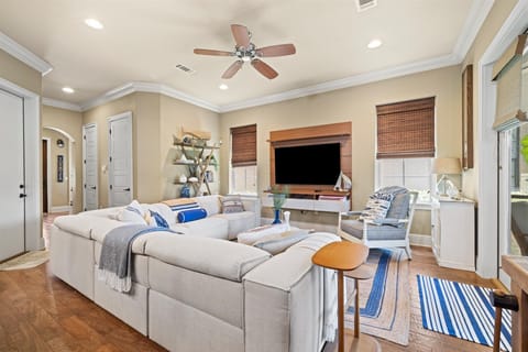 Spacious living room