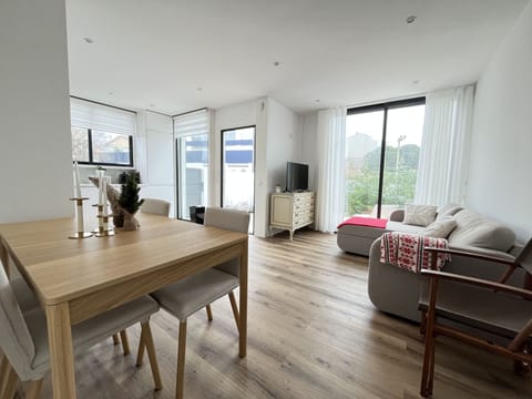 House | In-room dining