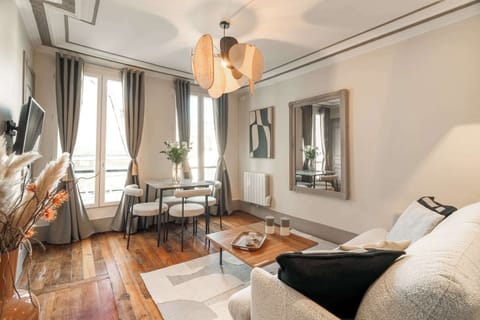 Cozy living room setup with a flat-screen TV and complimentary Wi-Fi for entertainment and connectivity.