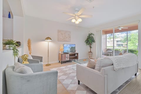 SWM3613 - First floor condo in Spanish Wells Marbella