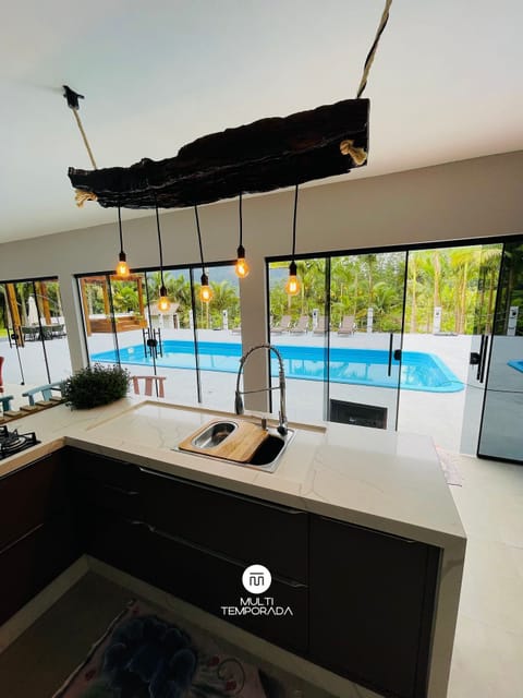 Deluxe Cabin | Private kitchen | Fridge, microwave, cookware/dishes/utensils