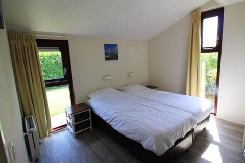 Bungalow (6 persons) | Laptop workspace, blackout drapes, cribs/infant beds, free WiFi