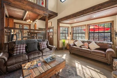 Basic House, Balcony, Mountain View | Living area