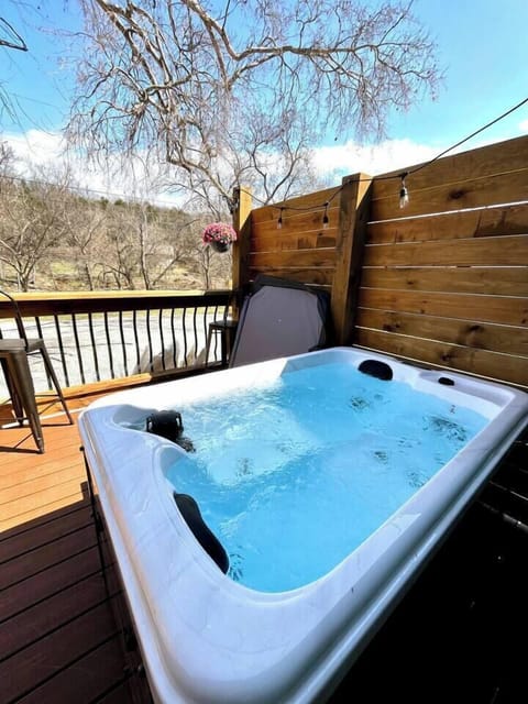 King Hot tub Suite
