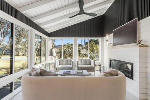 Cottage, Multiple Beds, Patio, Garden View (FIRST STREET 21170) | Living area