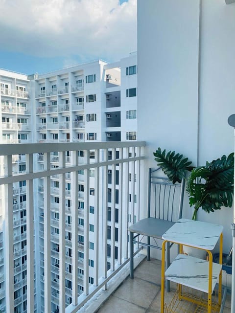 Comfort Condo, Balcony, Pool View | Terrace/patio