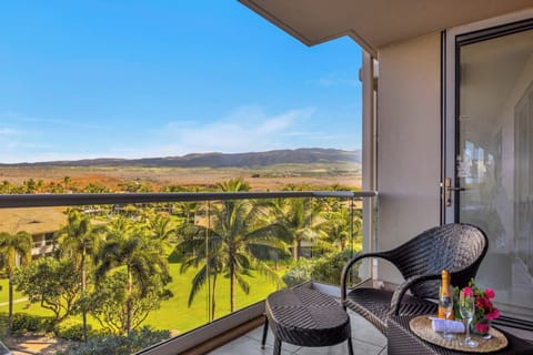 Relax on the lanai with sweeping island views all around HKK-524