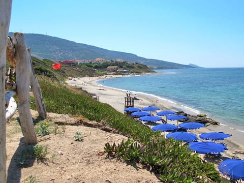 Water, Sky, Plant, Coastal And Oceanic Landforms, Beach, Leisure, Mountain, Lake, Landscape, Headland