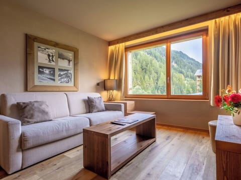 Interior Design, Flooring, Room, Living Room, Hardwood, Ceiling, Wood Flooring, Couch, Picture Frame