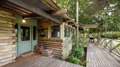 Private villa retreat surrounded by nature in Frankston South