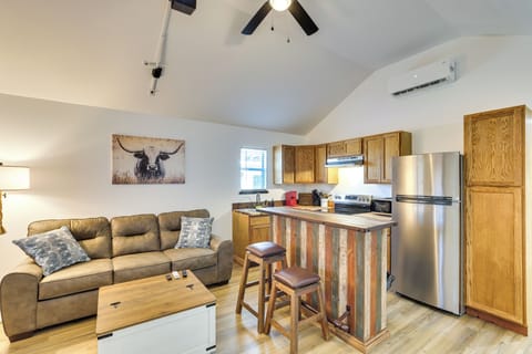 Joaquin Vacation Rental | 1BR | 1BA | 900 Sq Ft