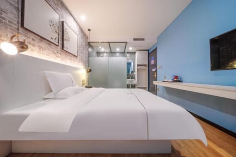 Comfort Double Room | Egyptian cotton sheets, premium bedding, soundproofing, WiFi (free)