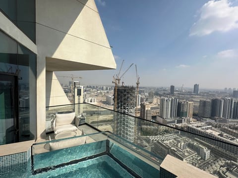 Luxury Apartment, 1 Queen Bed with Sofa bed, Balcony, City View | Property grounds