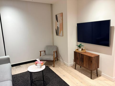 Living area / TV and cosy seating 