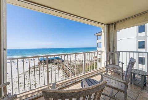 Boardwalk 587 Balcony