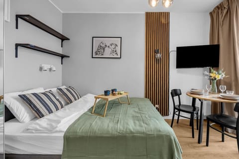 Bright & Cozy Studio Apartment with Balcony & Kitchenette | Book Now with RENTUJEMY.COM