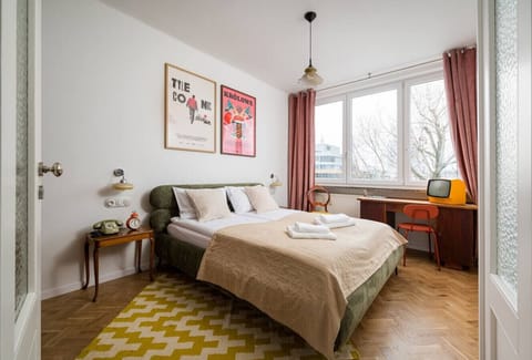 Authentic retro 1970s Apartment with Seperate Bedroom | Book Now with RENTUJEMY