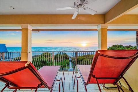 Private 24FT Balcony overlooking the Gulf with amazing sunset views