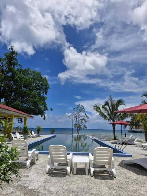 2 outdoor pools