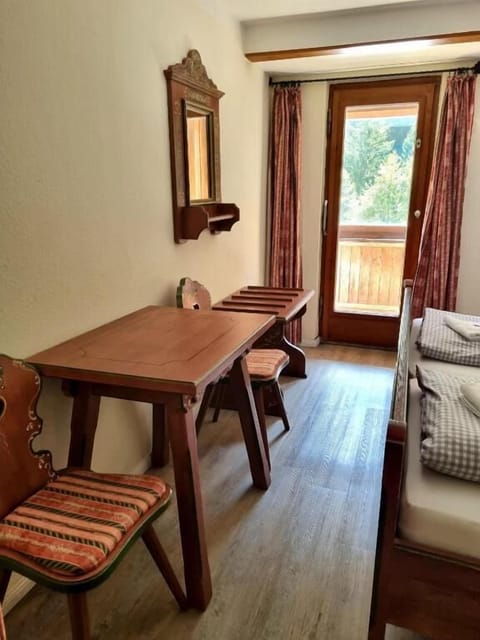 Double Room, Balcony, Mountain View | Interior