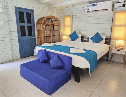 Deluxe Cottage | Hypo-allergenic bedding, desk, soundproofing, free WiFi