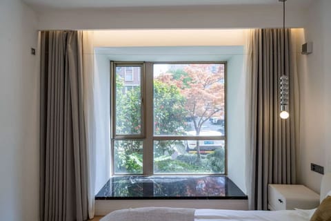Senior Apartment | Free WiFi, bed sheets