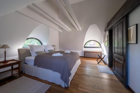 Deluxe Suite, Garden View | In-room safe, desk, laptop workspace, soundproofing