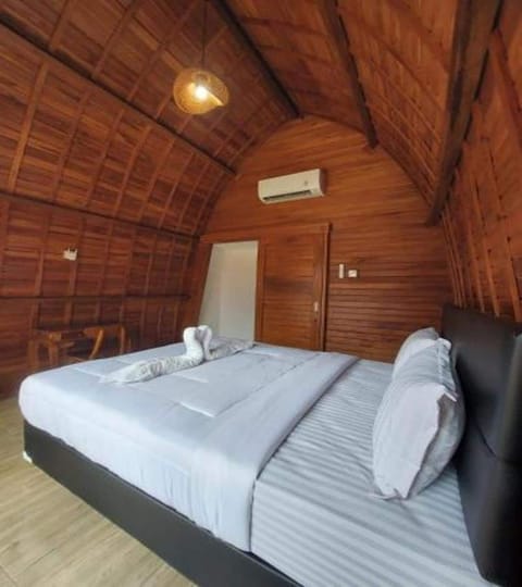 Comfort Bungalow, 1 Queen Bed, Balcony, Garden View | Desk, laptop workspace, soundproofing, free WiFi