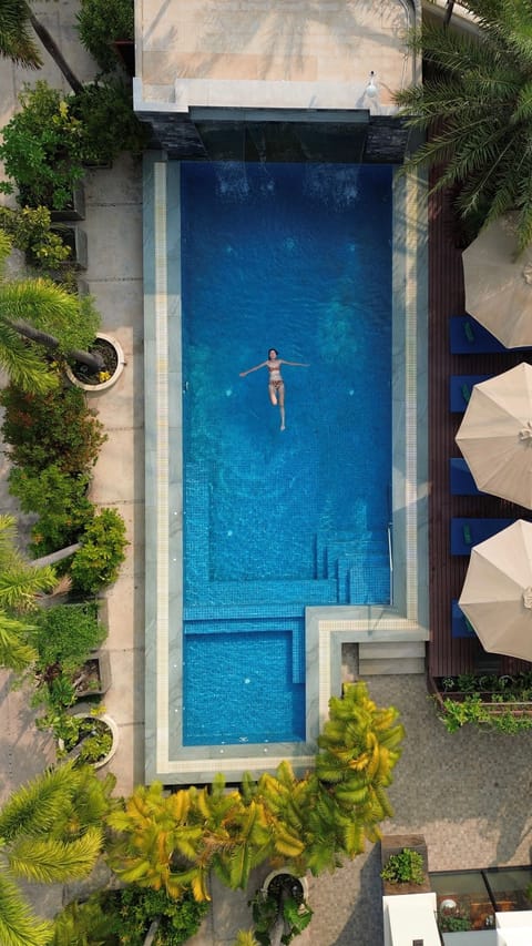 Exercise/lap pool
