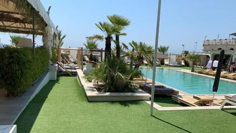 Seasonal outdoor pool, pool umbrellas, sun loungers