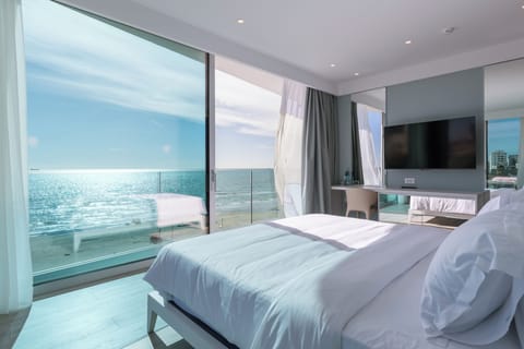 Deluxe Double Room, Sea View | Minibar, in-room safe, desk, laptop workspace