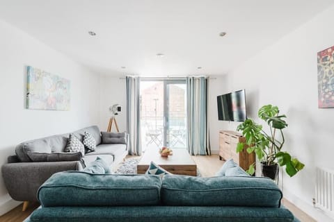 Apartment, 1 Bedroom, Accessible | Living area