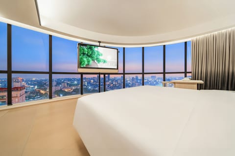 Executive Double Room, City View | In-room safe, desk, blackout drapes, free WiFi