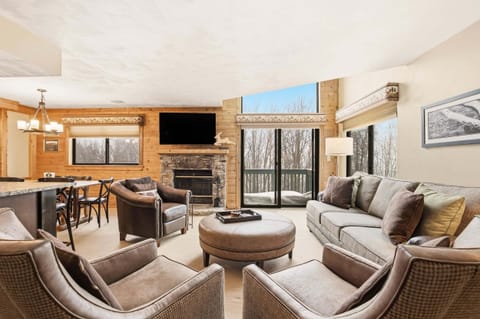 Condo, 3 Bedrooms | Living area