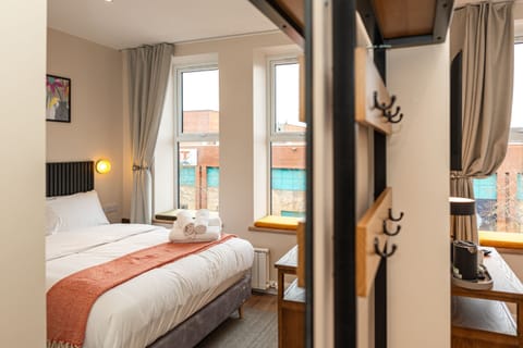 Standard Double Room, Ensuite | Premium bedding, iron/ironing board, WiFi (free), bed sheets