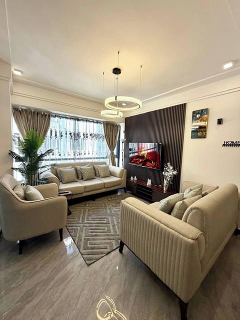 Apartment, 2 Bedrooms, Accessible, Smoking | Living area