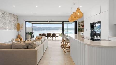 Seamless indoor-outdoor living space